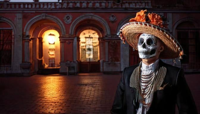 Firefly Genera una imagen que refleje el Dia de muertos en Yucatán, la imagen debe ser ultrarealista